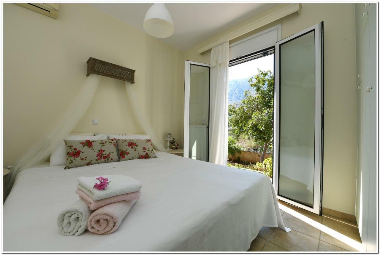 Cozy Home With Great View In Ancient Corinth Екстериор снимка