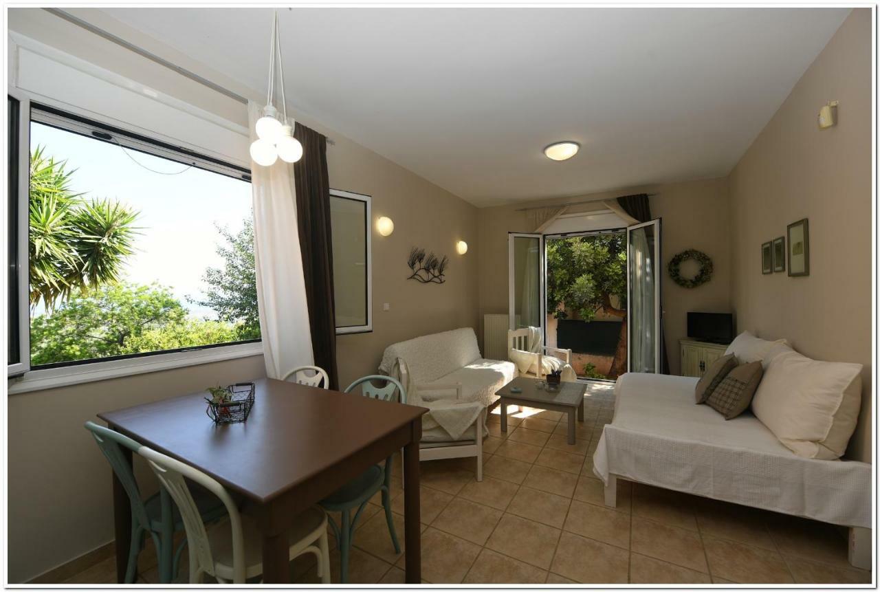 Cozy Home With Great View In Ancient Corinth Екстериор снимка